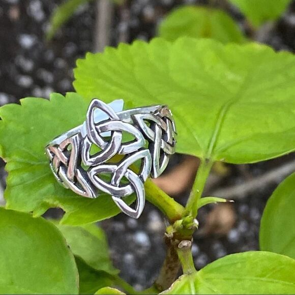 Sterling Silver Celtic Triquetras Ring - Picture 3 of 5